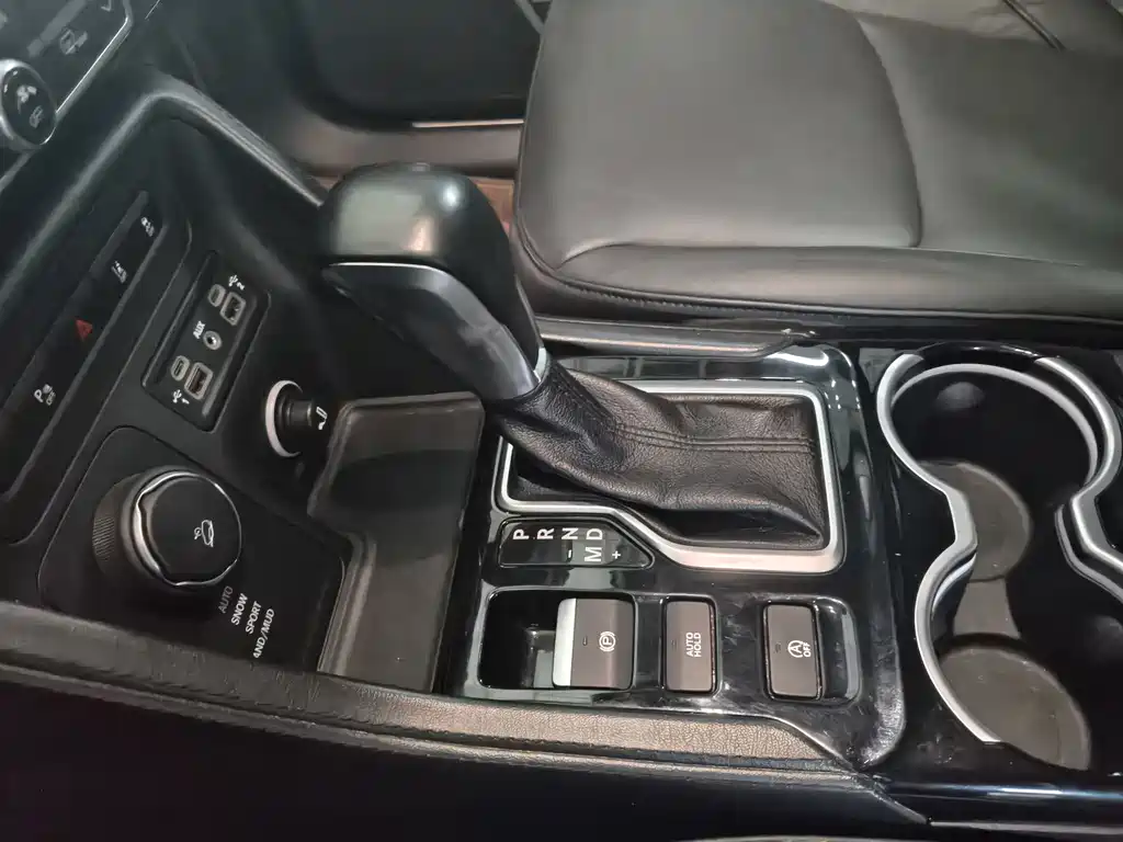 Jeep Grand Commander 2020 — фото 15