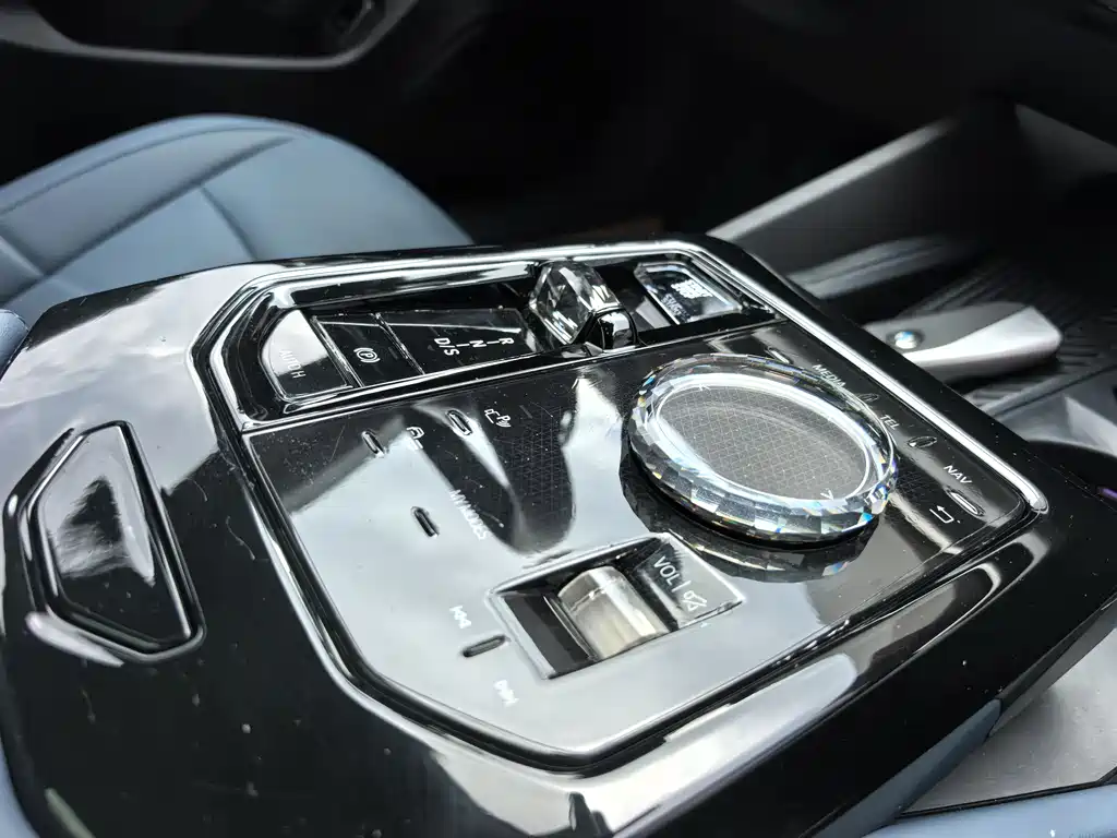 BMW 5 Series 2024 — фото 12