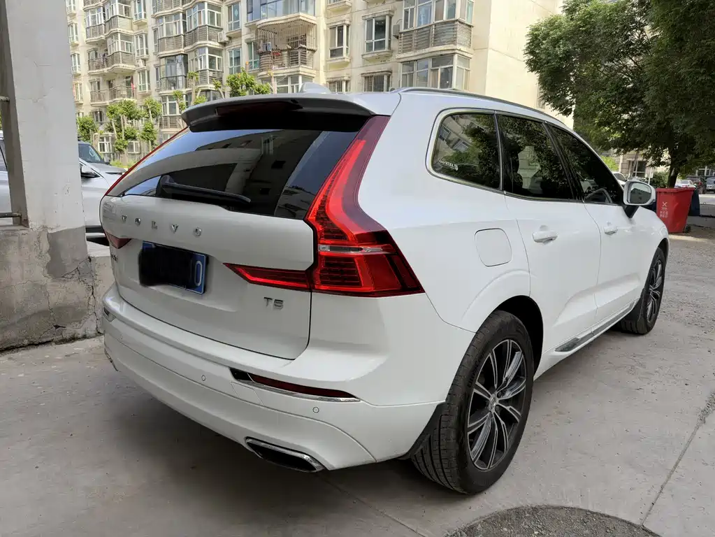 Volvo XC60 2019 — фото 9
