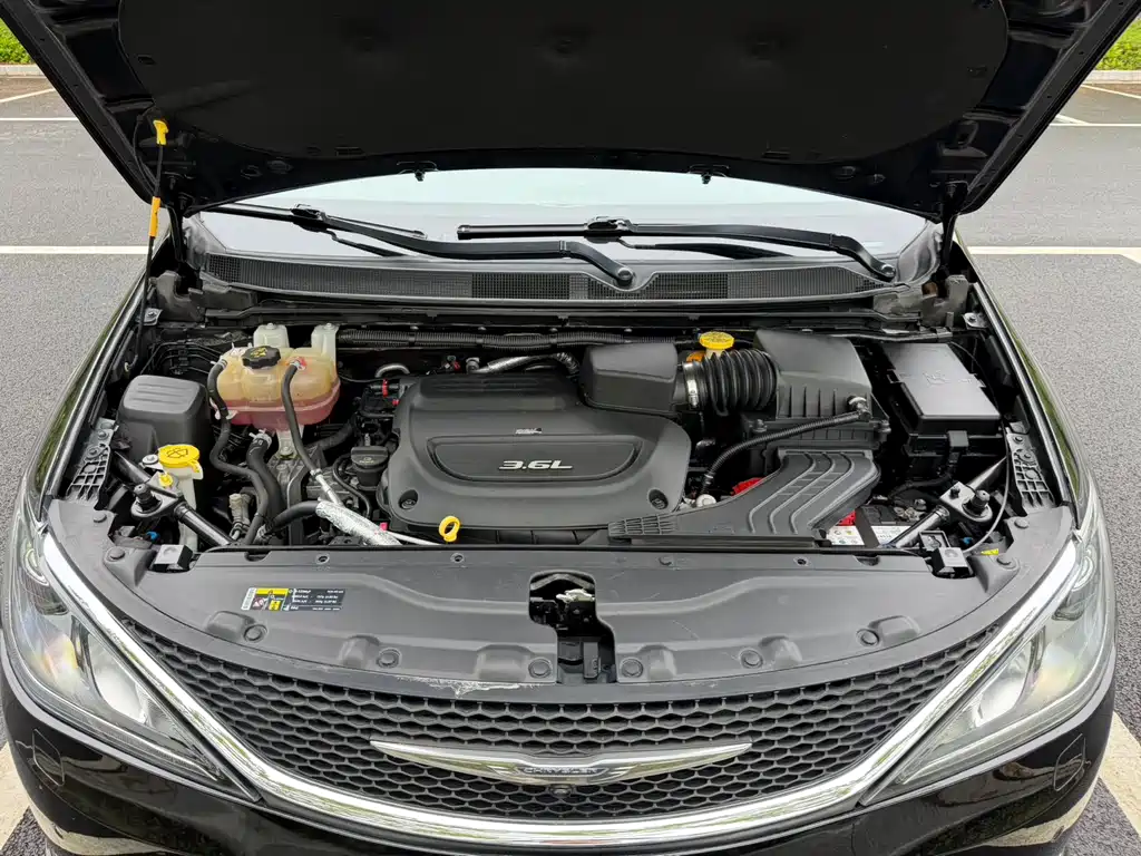 Chrysler Grand Voyager 2017 — фото 24