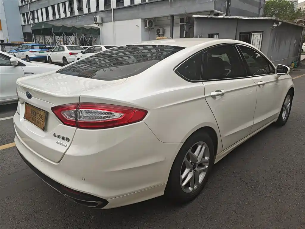 Ford Mondeo 2013 — фото 5