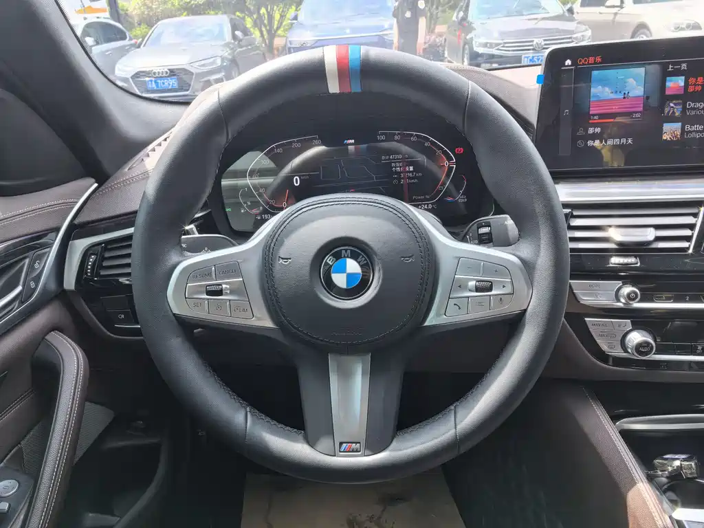 BMW 5 Series 2023 — фото 10