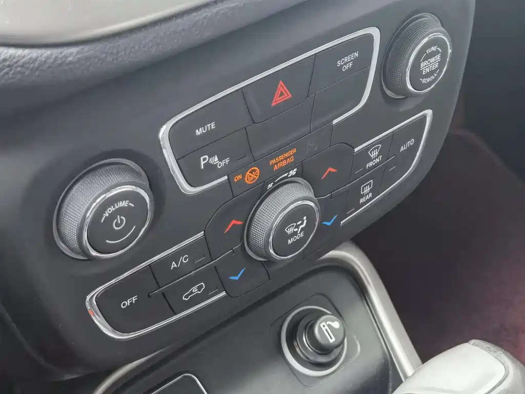 Jeep Compass 2018 — фото 18