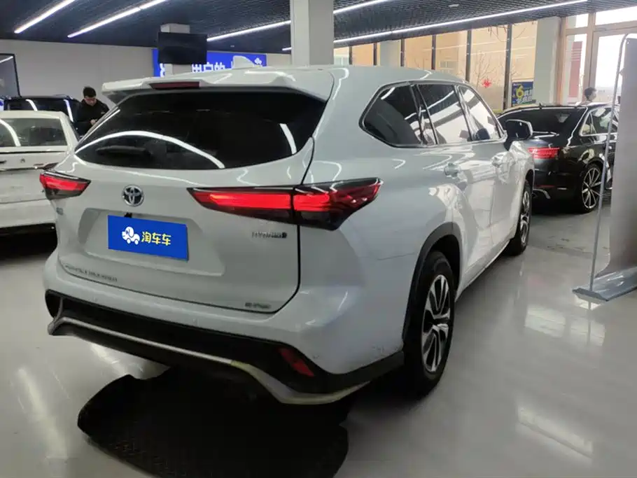 Toyota Crown Kluger 2022