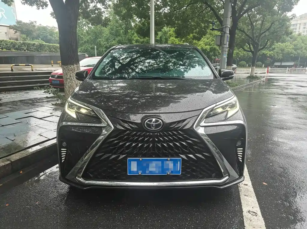 Toyota Granvia 2024