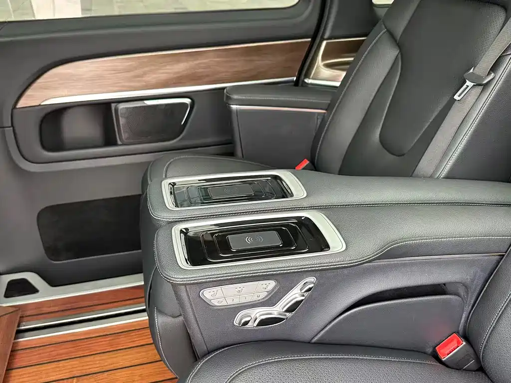 Mercedes-Benz V-Class 2021 — фото 14