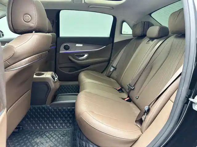 Mercedes-Benz E-Class 2019 — фото 11
