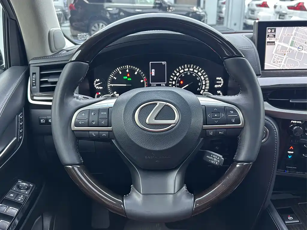 Lexus LX 2020 — фото 7