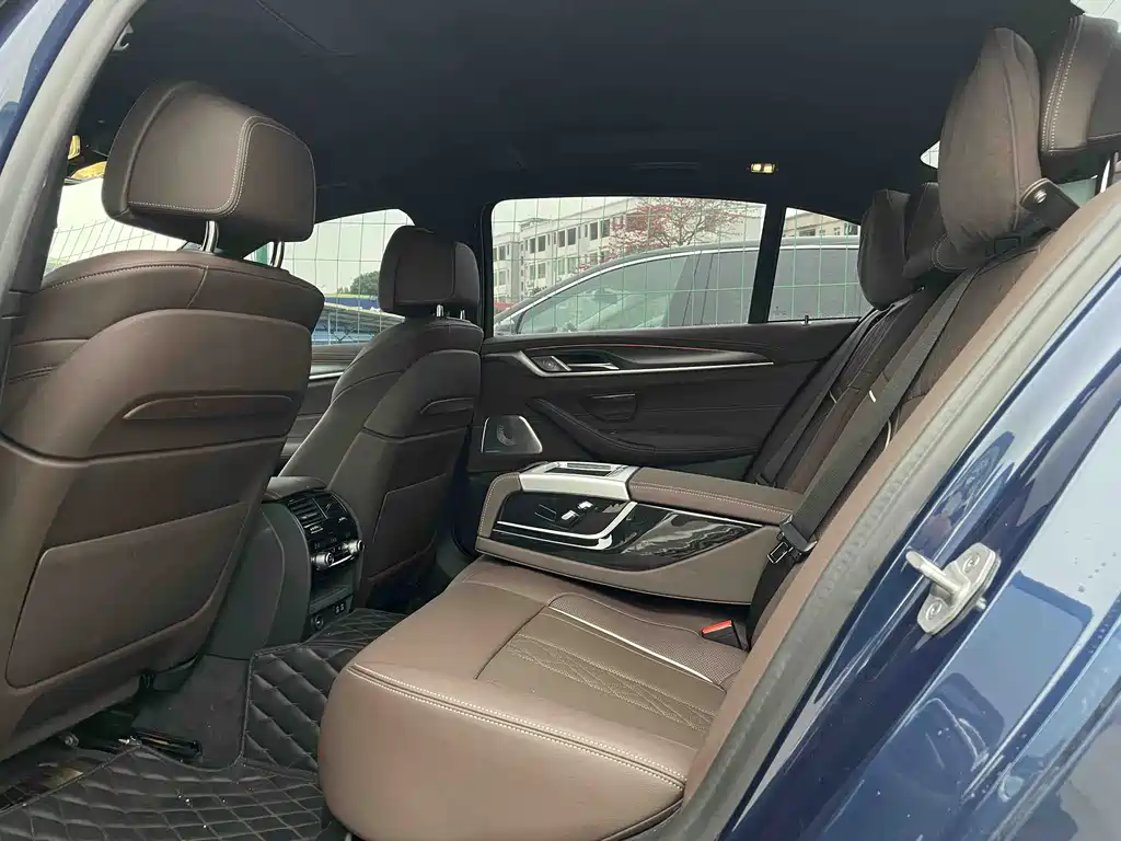 BMW 5 Series 2021 — фото 14