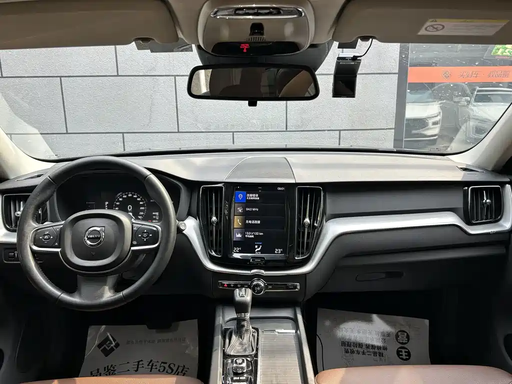 Volvo XC60 2019 — фото 14