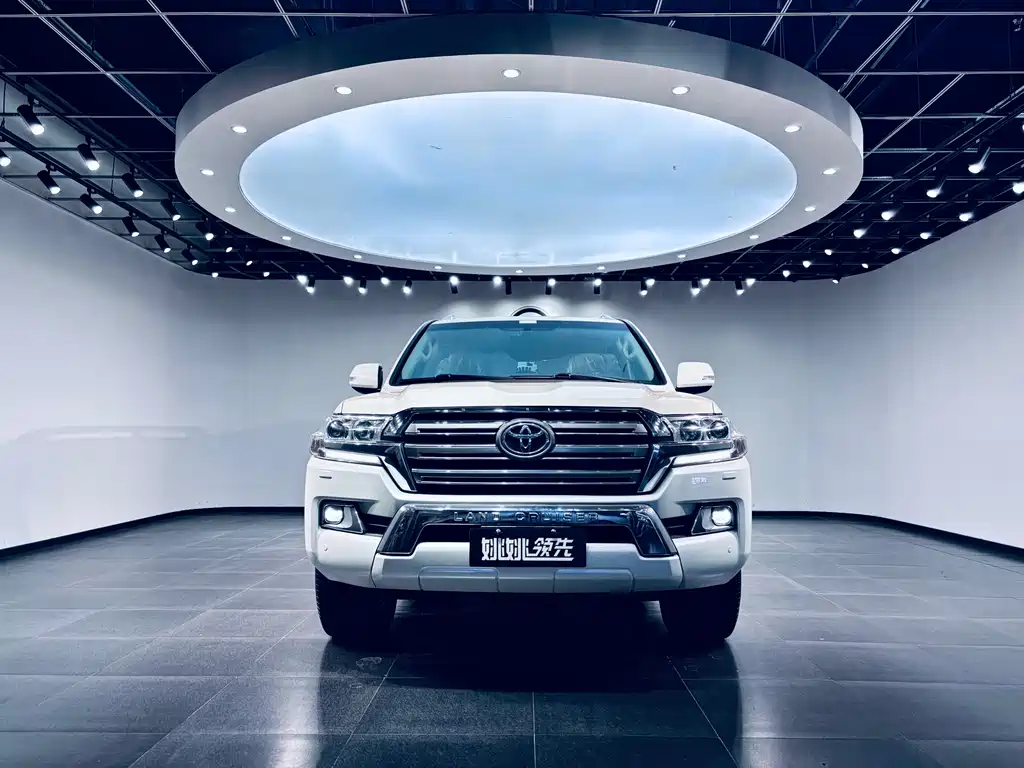 Toyota Land Cruiser 2017 — фото 2