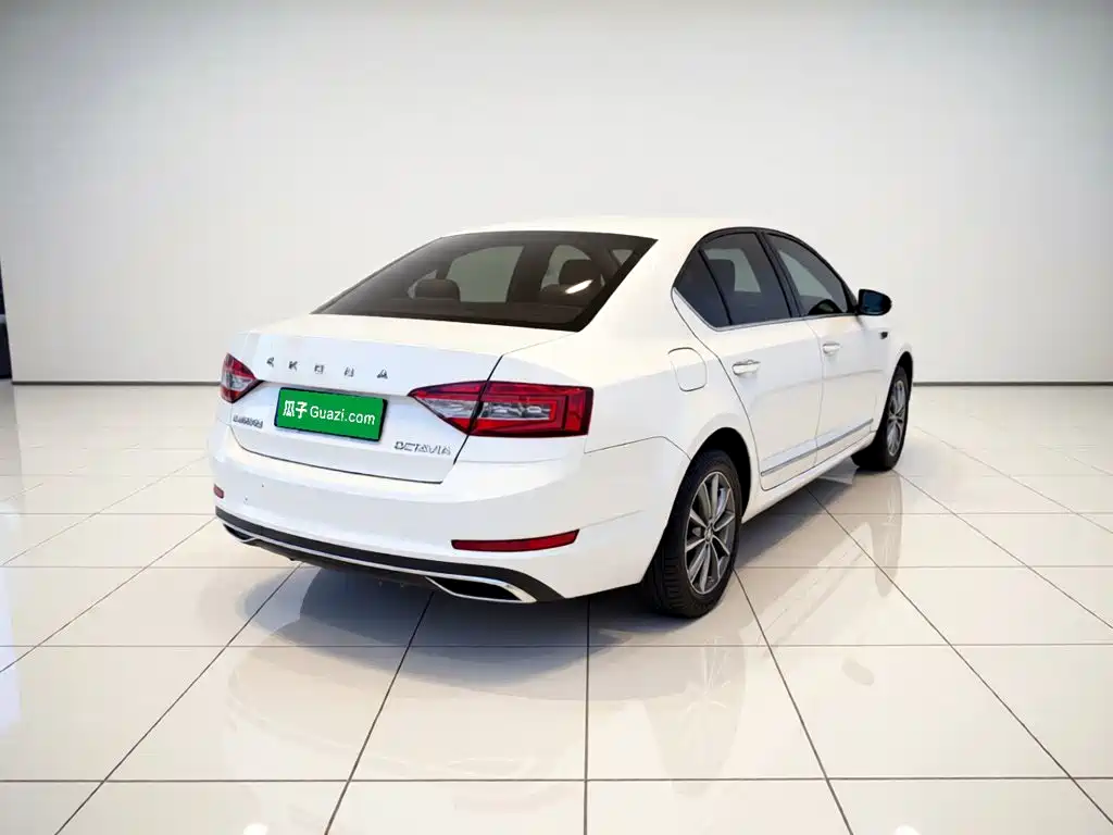 Skoda Octavia 2021 — фото 13