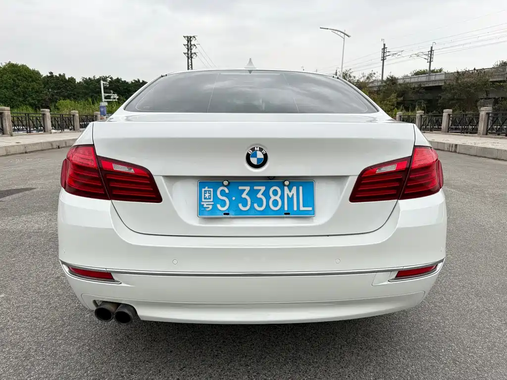 BMW 5 Series 2015 — фото 10