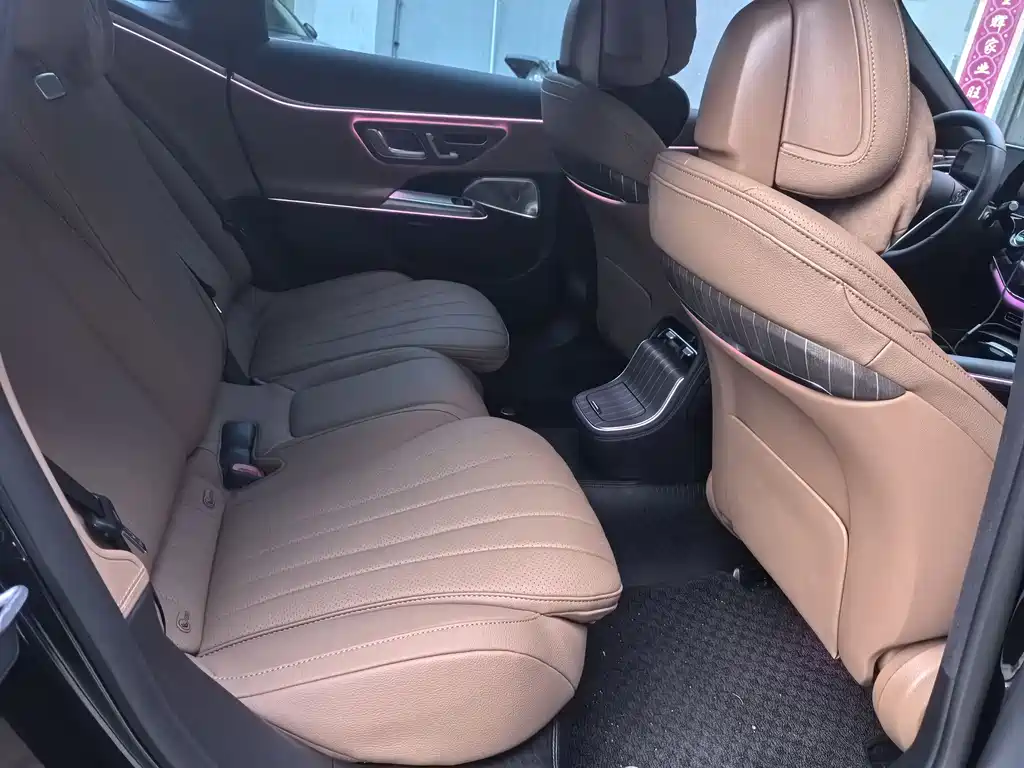 Mercedes-Benz E-Class 2025 — фото 14
