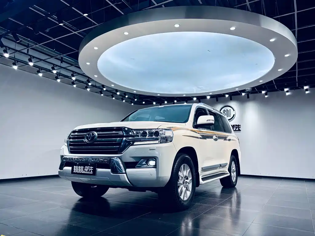 Toyota Land Cruiser 2017 — фото 1