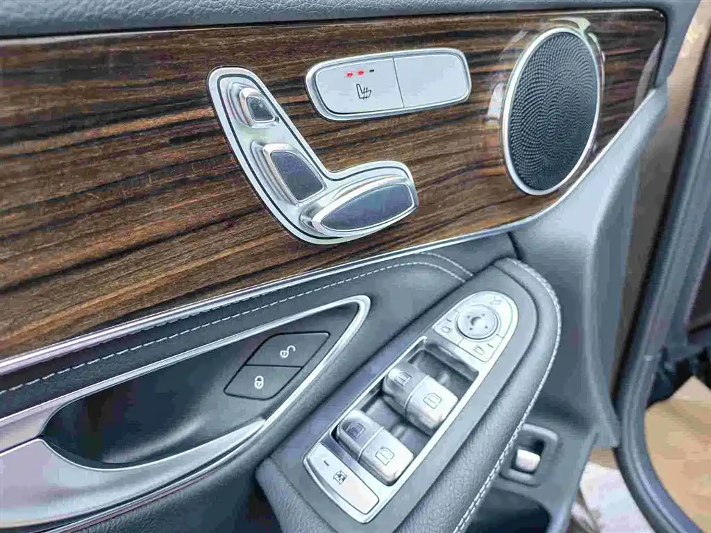 Mercedes-Benz GLC 2017 — фото 11