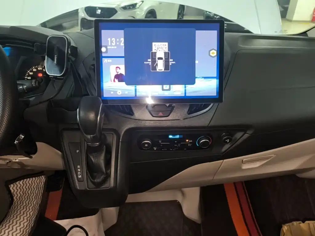 Ford Tourneo 2017 — фото 13