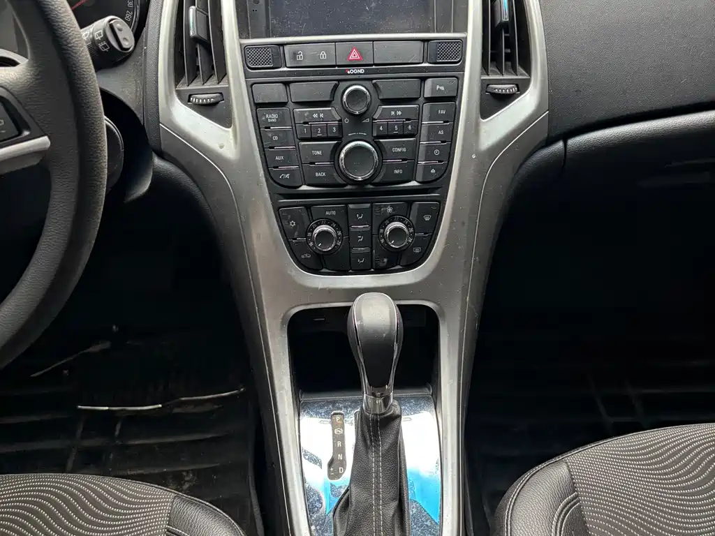 Buick Excelle 2013 — фото 10