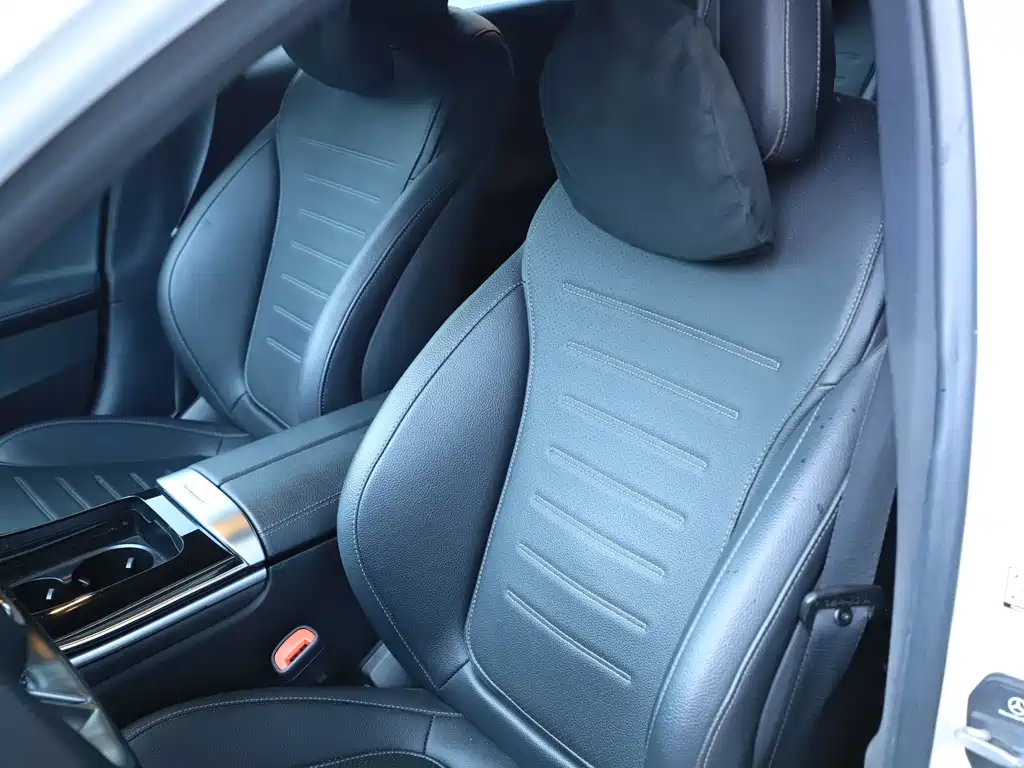 Mercedes-Benz C-Class 2023 — фото 12