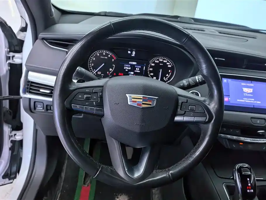 Cadillac XT4 2021 — фото 15