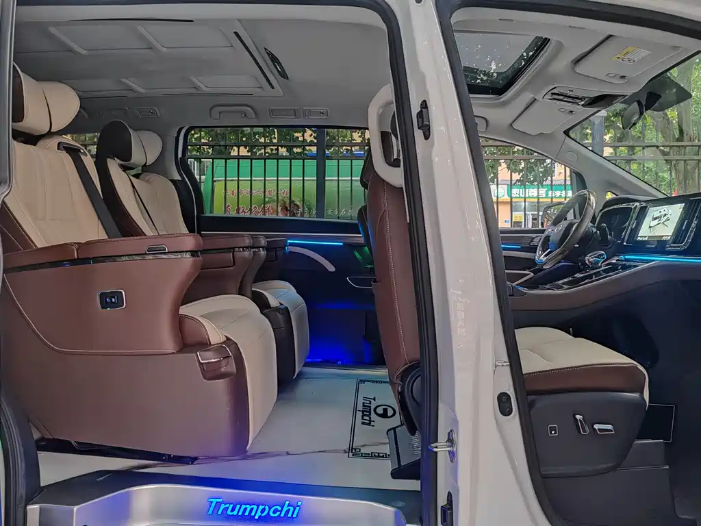 GAC Motor Trumpchi M8 2022 — фото 8