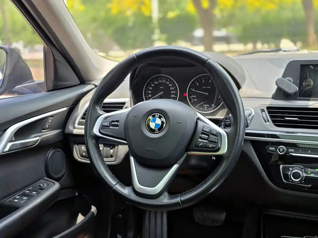 BMW 1 Series 2017 — фото 12
