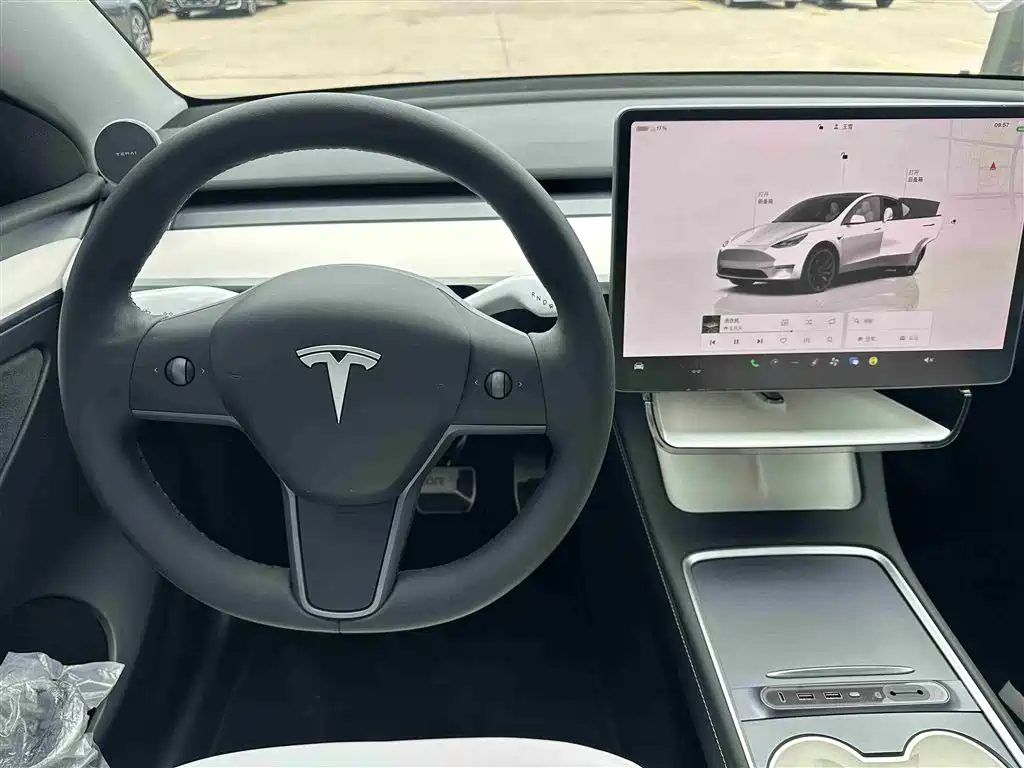 Tesla Model Y 2023 — фото 7