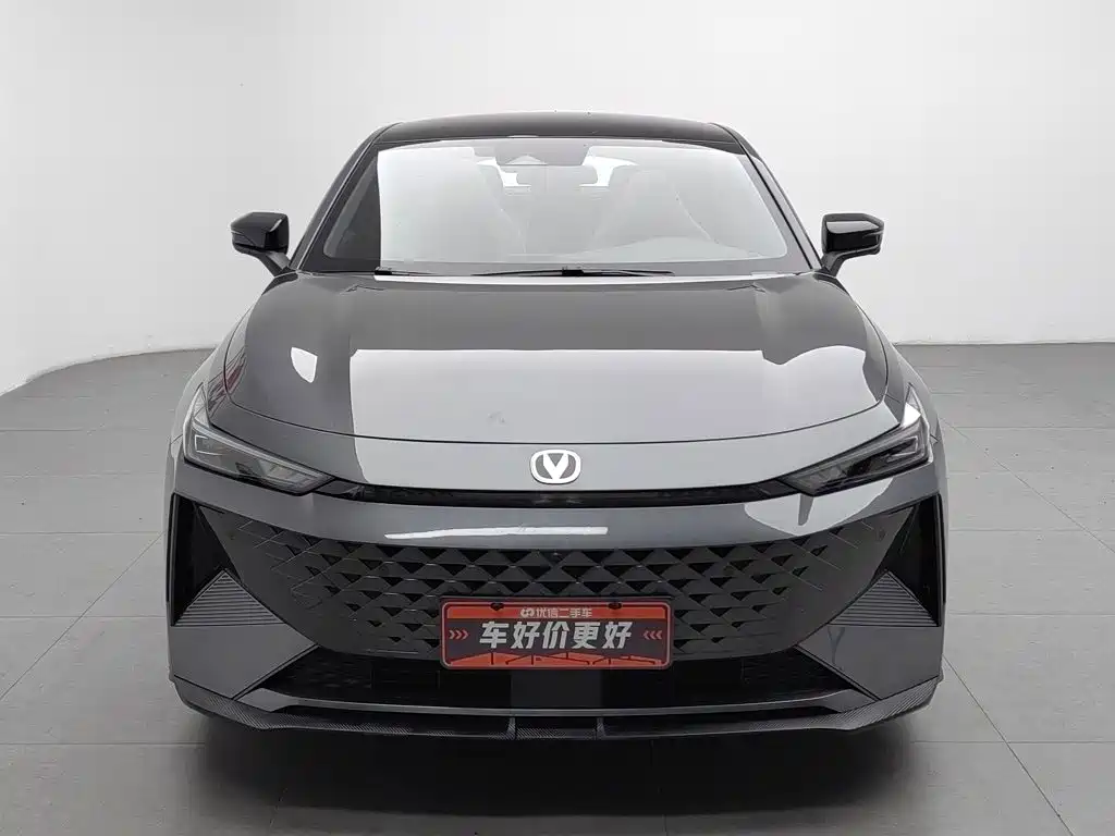 Changan UNI-V Smart Electric Idd 2024 — фото 3