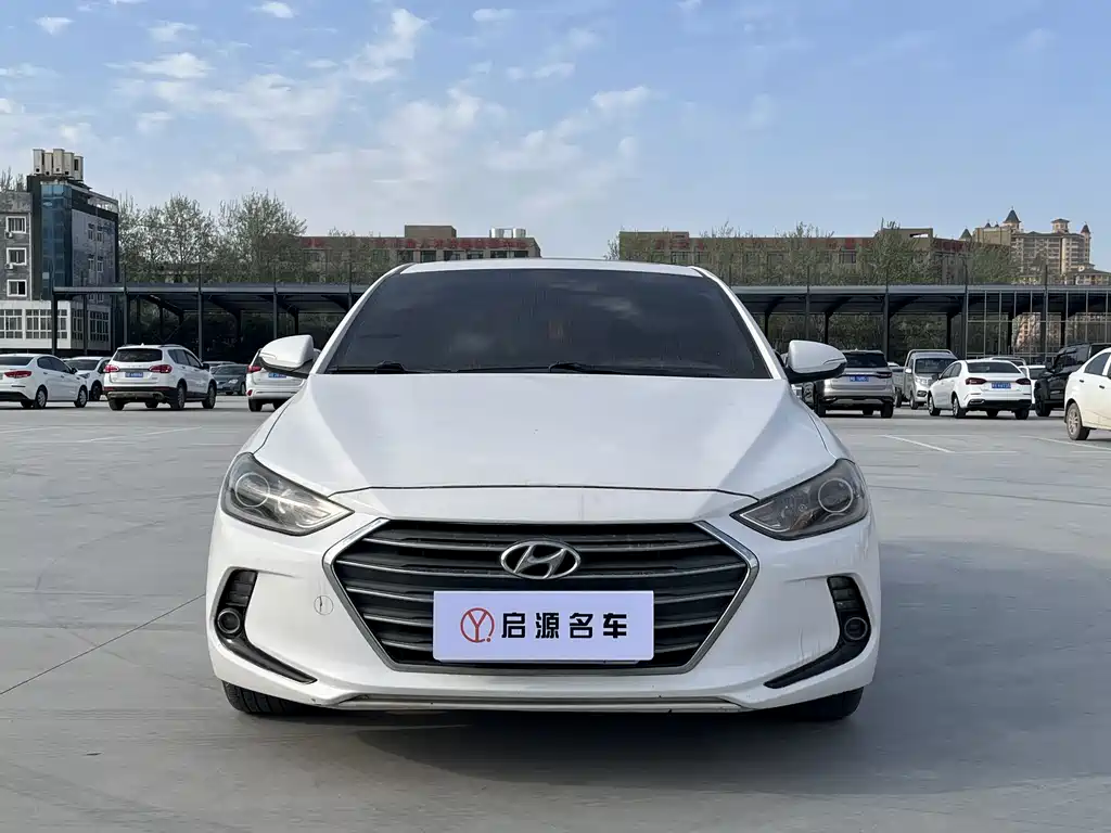 Hyundai Elantra 2018 — фото 2