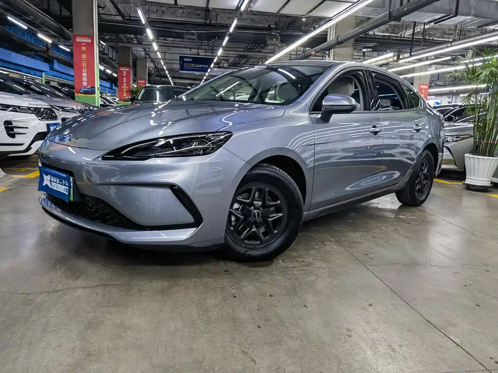 BYD Seal 05 DM-i 2025 — фото 1
