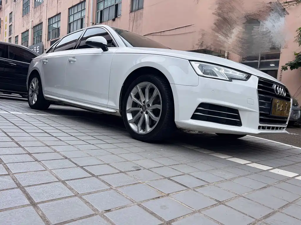 Audi A4L 2018