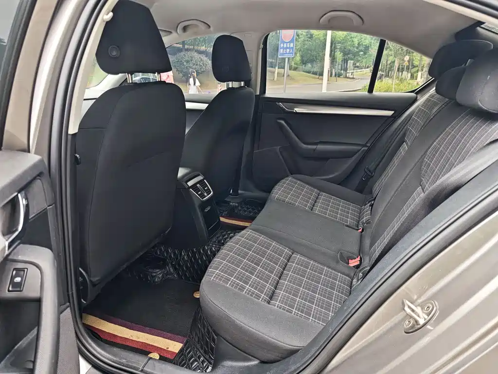 Skoda Octavia 2019 — фото 10