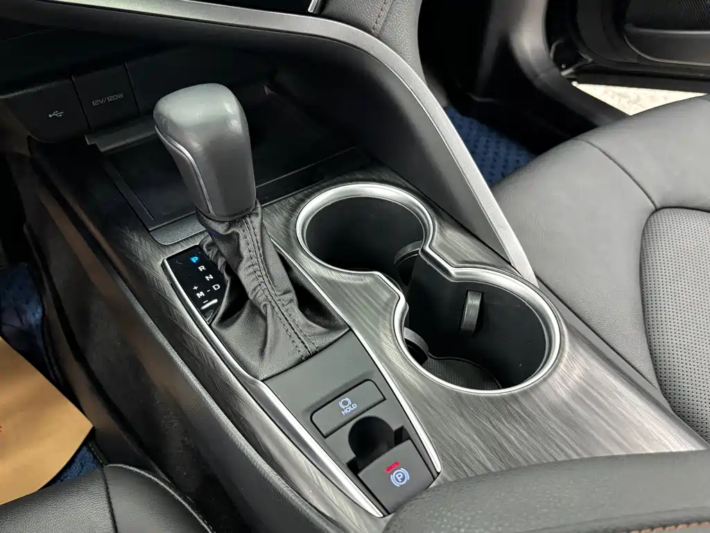 Toyota Camry 2024 — фото 10