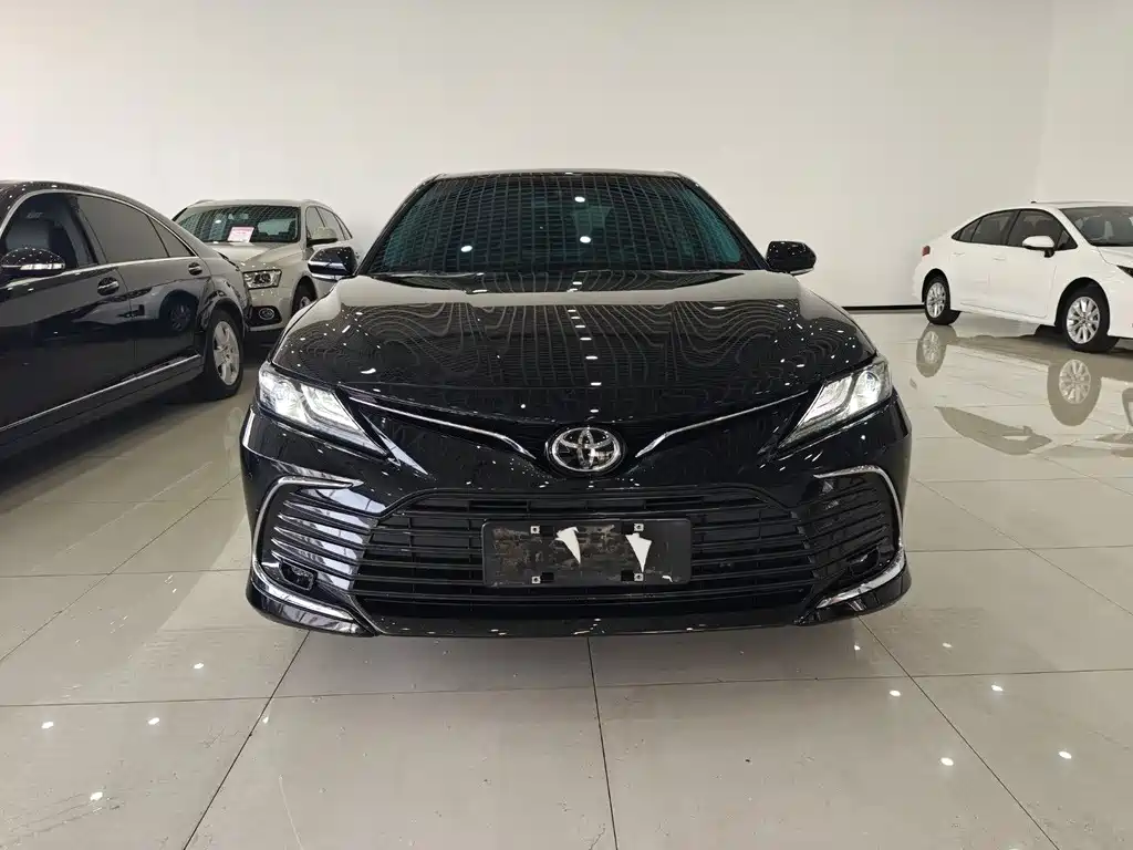 Toyota Camry 2022 — фото 2