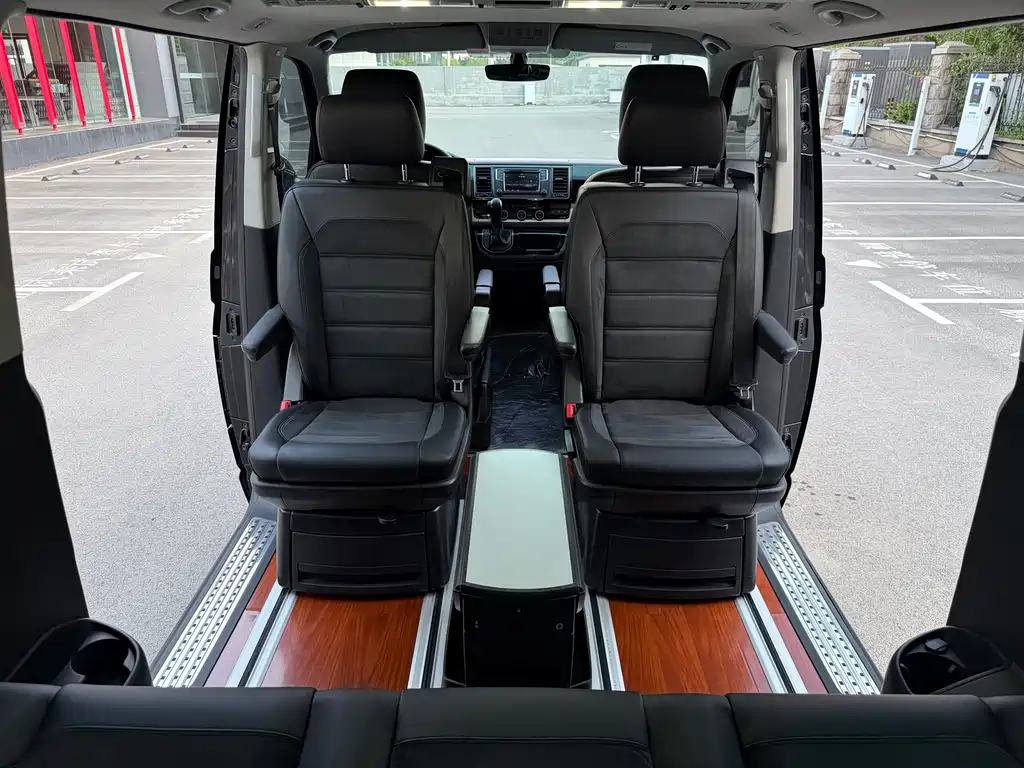 Volkswagen Multivan 2017 — фото 9