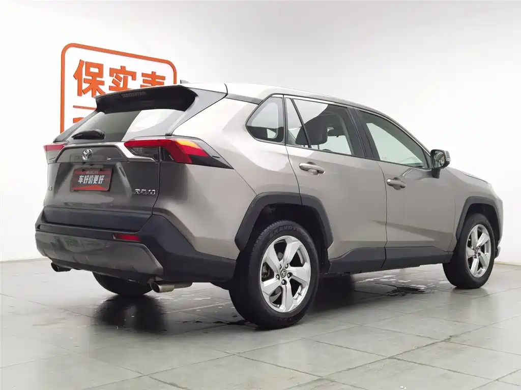 Toyota RAV4 2020 — фото 2