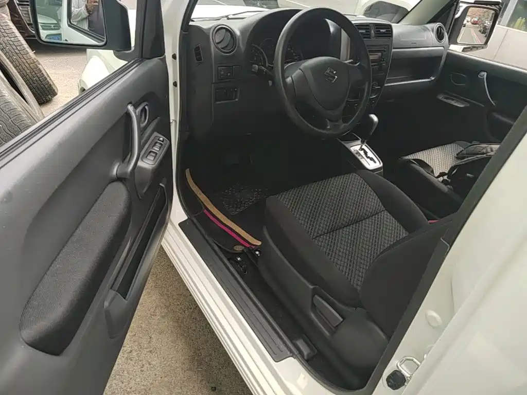 Suzuki Jimny 2018 — фото 16