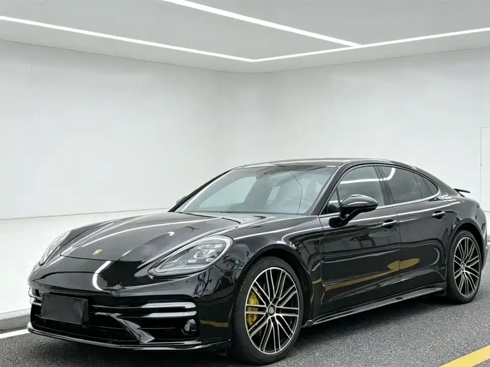 Porsche Panamera 2017 — фото 1