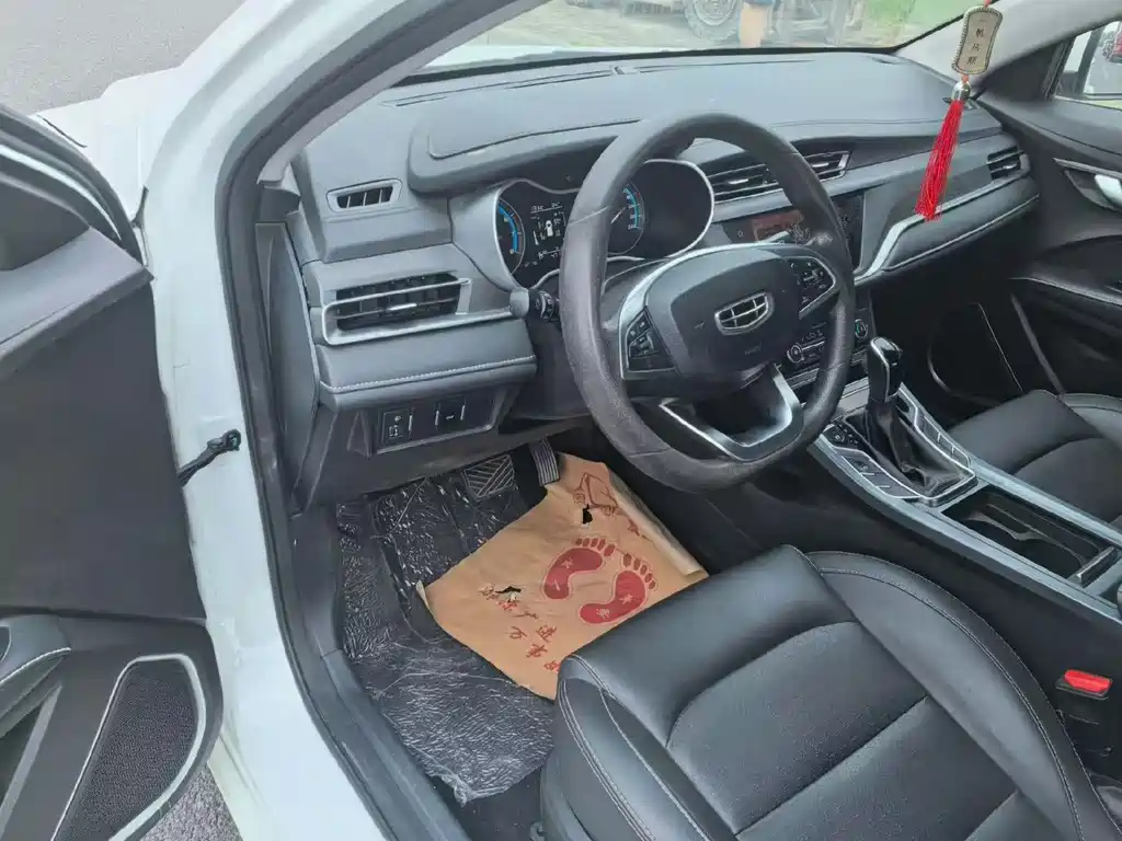 Geely Emgrand 2021