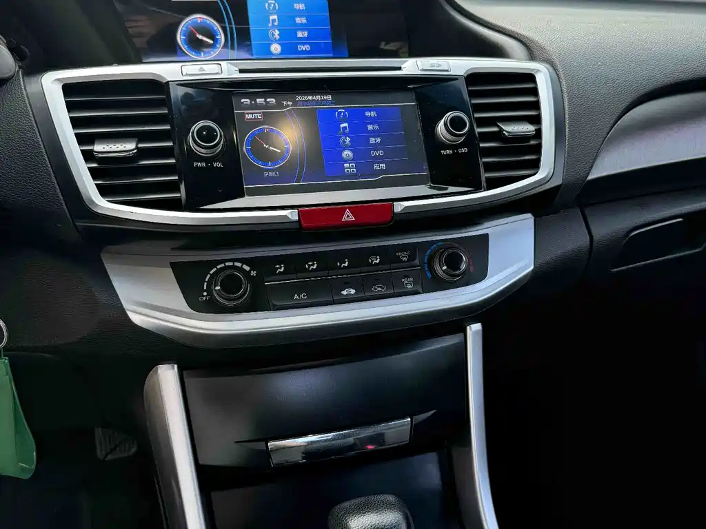 Honda Accord 2015 — фото 15