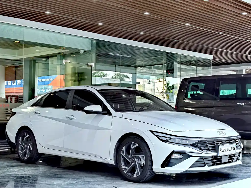 Hyundai Elantra 2024