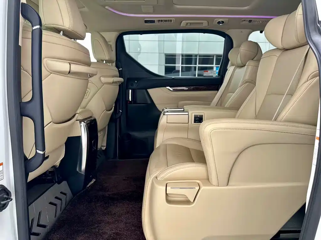 Toyota Alphard 2020 — фото 10