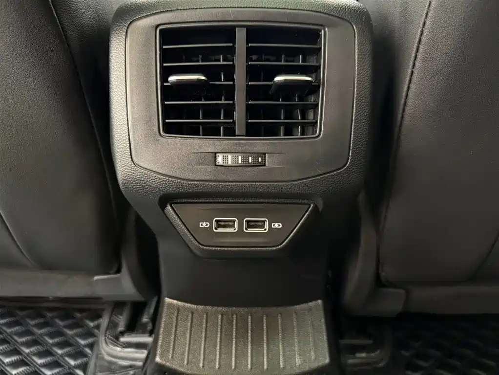 Volkswagen T-Roc 2023 — фото 19