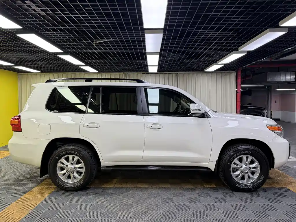 Toyota Land Cruiser 2014 — фото 10