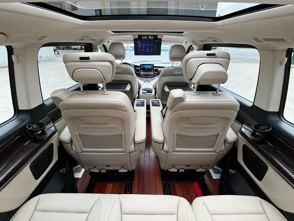 Mercedes-Benz V-Class 2022 — фото 22