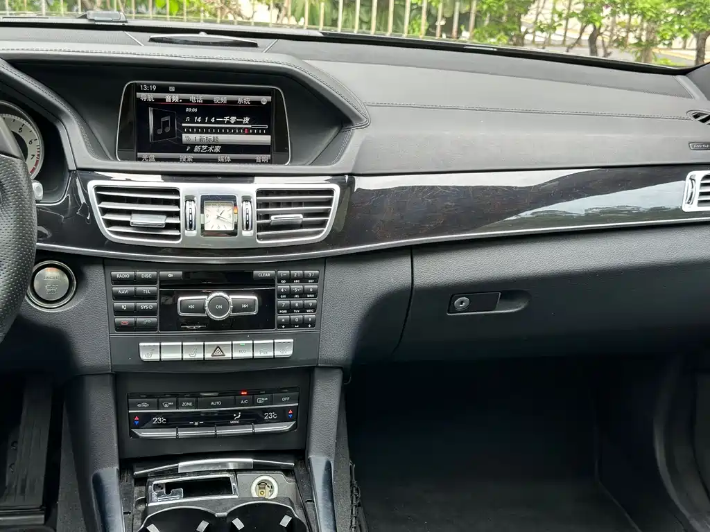Mercedes-Benz E-Class 2015 — фото 10