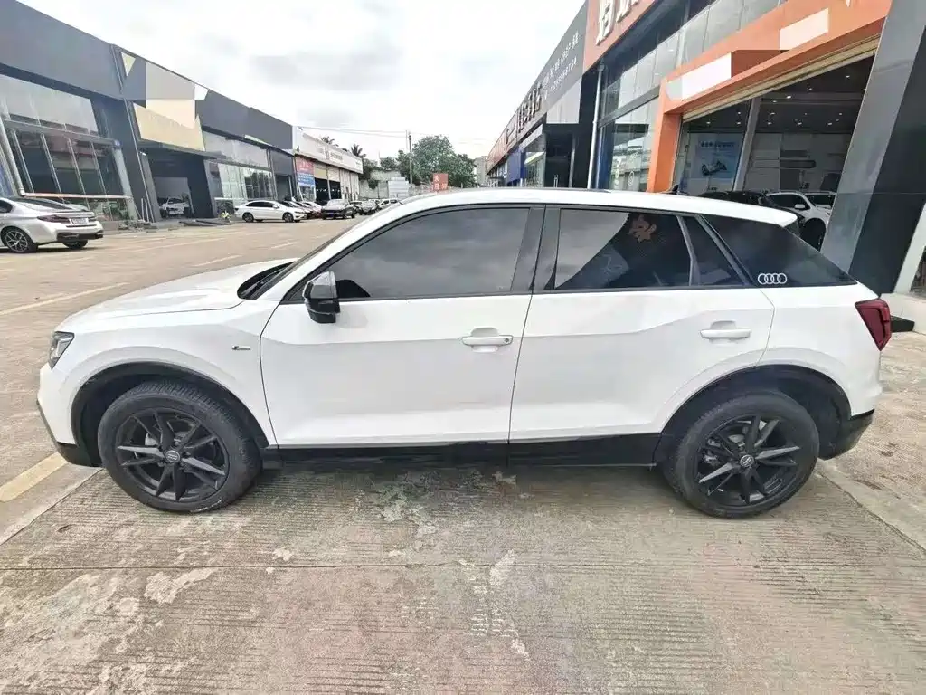 Audi Q2L 2019
