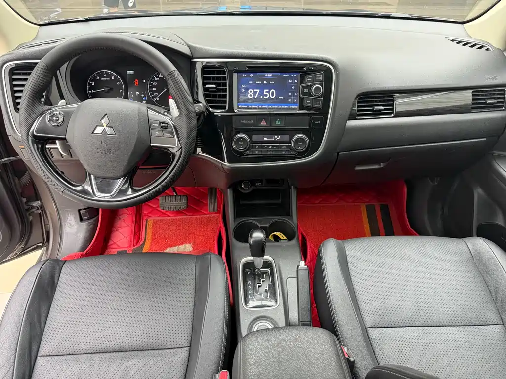 Mitsubishi Outlander 2016 — фото 10