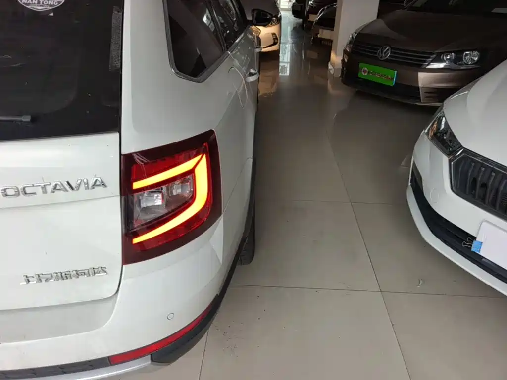 Skoda Octavia 2017 — фото 8