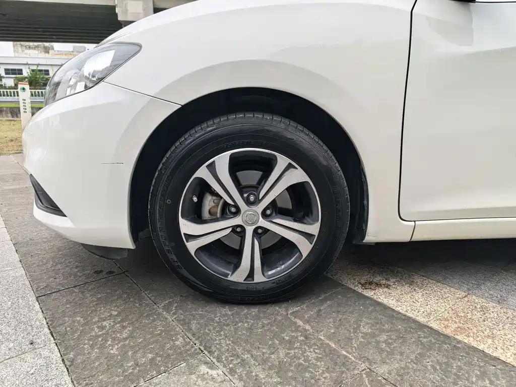 Nissan Tiida 2018 — фото 17